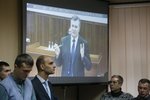 Bývalý ukrajinský prezident Viktor Janukovyč během dálkového výslechu řekl, že nedal rozkaz střílet do demonstrantů, a svaloval vinu na kancléře.