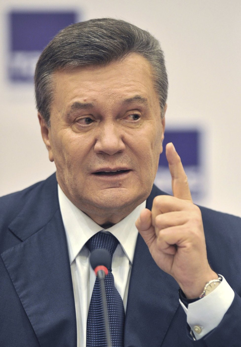 Bývalý ukrajinský prezident Viktor Janukovyč během dálkového výslechu řekl, že nedal rozkaz střílet do demonstrantů, a svaloval vinu na kancléře.
