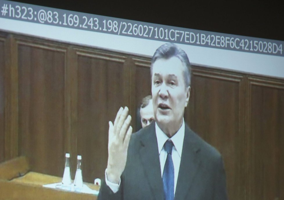 Bývalý ukrajinský prezident Viktor Janukovyč během dálkového výslechu řekl, že nedal rozkaz střílet do demonstrantů, a svaloval vinu na kancléře