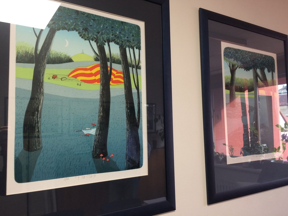 Ozvláštnit prostory své kanceláře se starosta rozhodl za pomoci obrazů svého oblíbeného malíře Tomáše Bíma, fotografií koní a také obrazů své dcery.