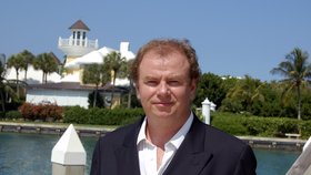 Viktor Kožený v přístavu milionářského městečka Lyford Cay nedaleko Nassau na Bahamách
