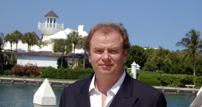 Viktor Kožený v přístavu milionářského městečka Lyford Cay nedaleko Nassau na Bahamách