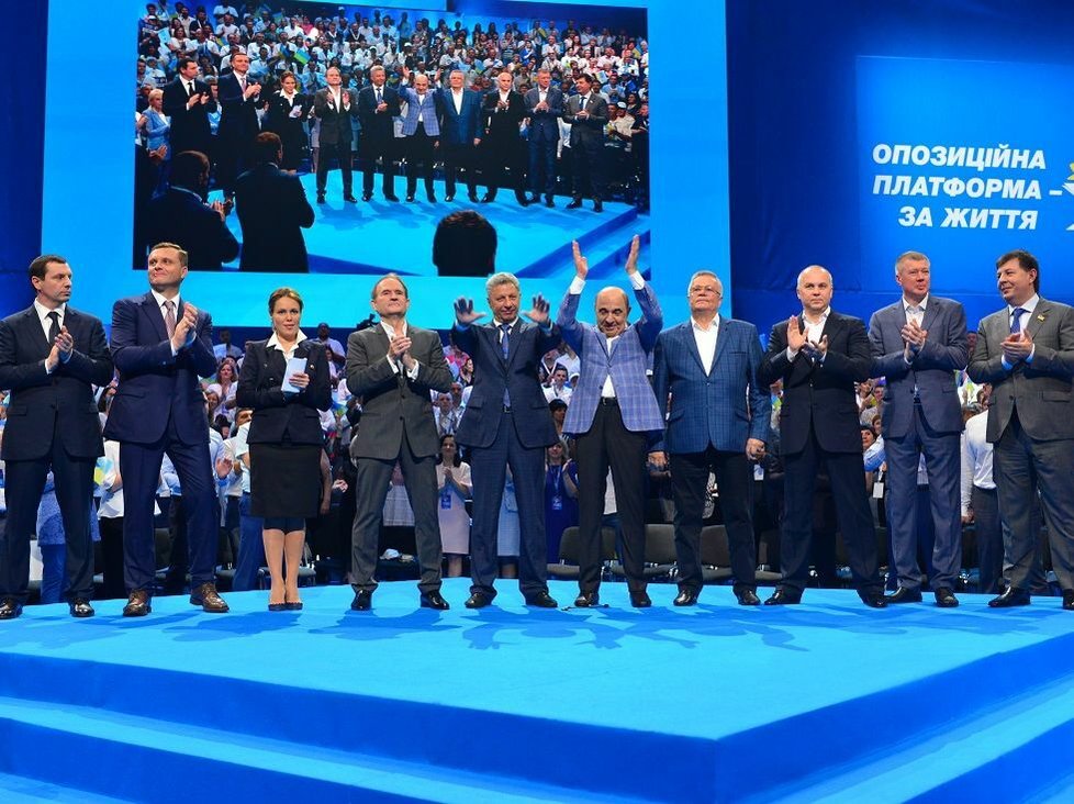 Viktor Medvedčuk s kolegy z Opoziční platformy – Za život (květen 2021)