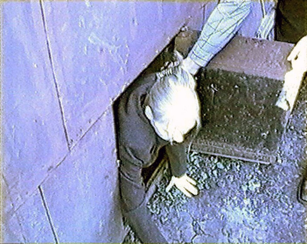 Viktor Mochov držel dívky v podzemním bunkru.