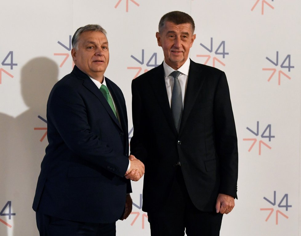 Předseda vlády ČR Andrej Babiš (vpravo) a jeho maďarský protějšek Viktor Orbán na setkání premiérů zemí takzvané visegrádské čtyřky v Praze (16. 1. 2020)