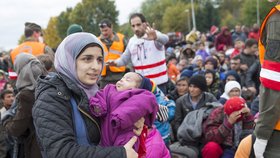 Maďarský premiér kritizuje evropské lídry kvůli masové migraci.