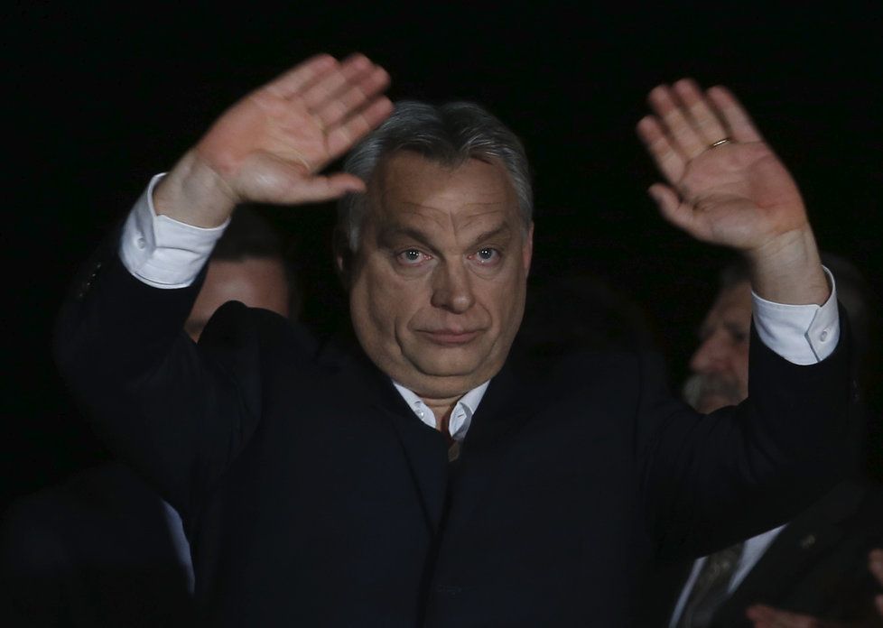 Premiér Viktor Orbán a jeho strana Fidesz oslavila vítězství v maďarských parlamentních volbách.