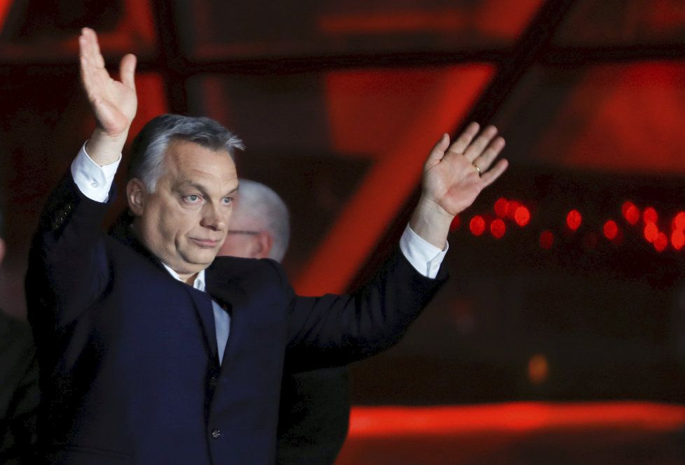 Premiér Viktor Orbán a jeho strana Fidesz oslavila vítězství v maďarských parlamentních volbách.