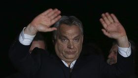 Premiér Viktor Orbán a jeho strana Fidesz oslavili vítězství v maďarských parlamentních volbách.