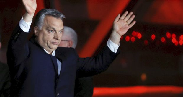 Babiš kvůli Orbánovi „promrskal“ maďarštinu. Okamura řeší Sorose i neziskovky