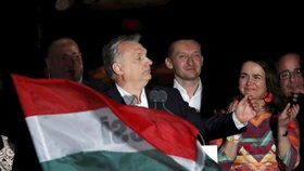 Premiér Viktor Orbán a jeho strana Fidesz oslavila vítězství v maďarských parlamentních volbách