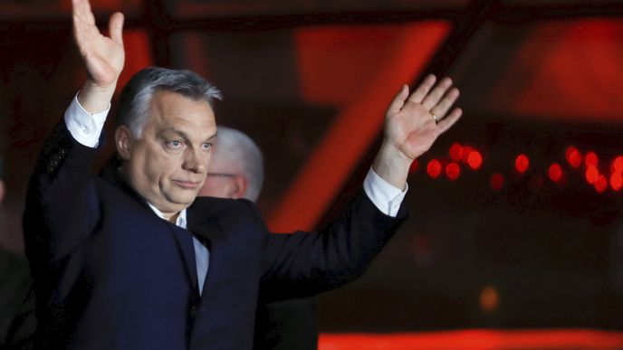 Maďarský premiér Viktor Orbán a jeho strana Fidesz triumfálně vyhrála v eurovolbách