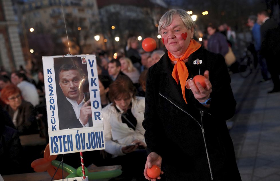Premiér Viktor Orbán a jeho strana Fidesz oslavila vítězství v maďarských parlamentních volbách.