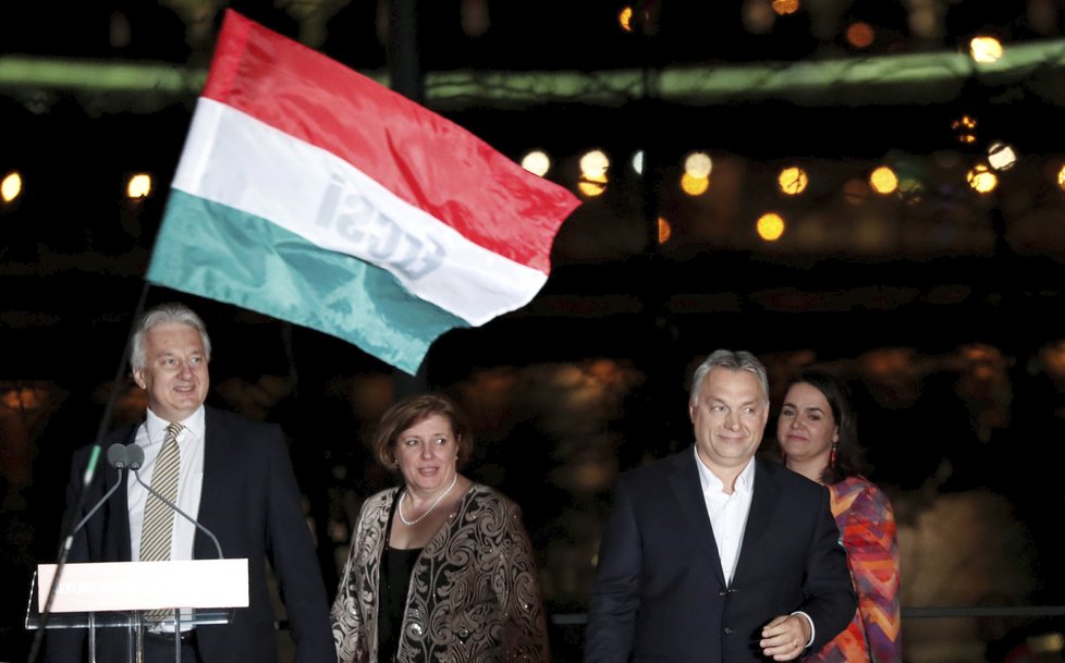Premiér Viktor Orbán je v Maďarsku oblíbený. Jeho strana Fidesz se stala v nedávných sněmovních volbách jasným favoritem.