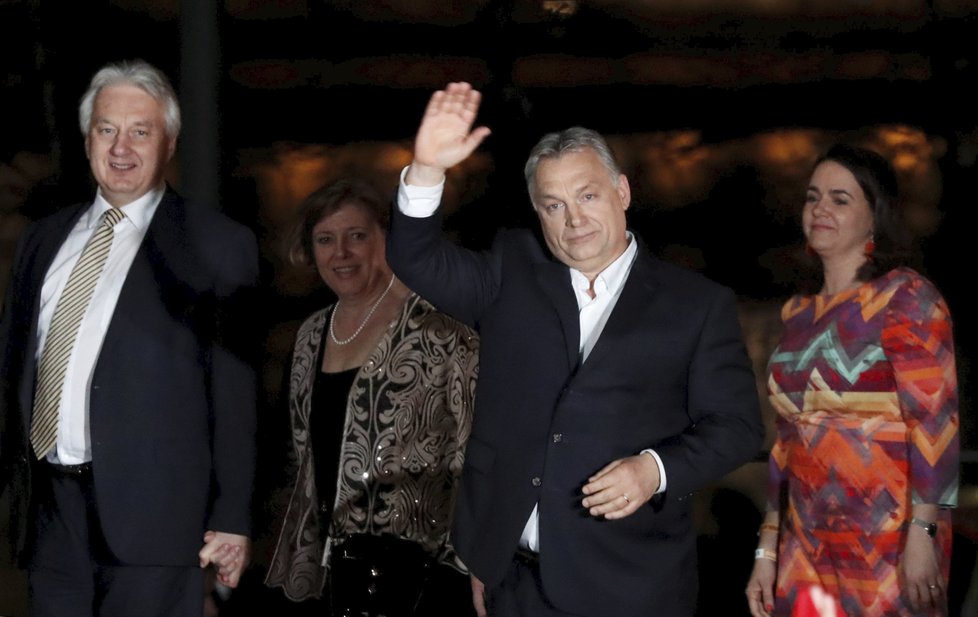 Premiér Viktor Orbán a jeho strana Fidesz oslavila vítězství v maďarských parlamentních volbách.