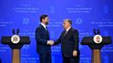 Viktora Orbána přiletěl podpořit do Budapešti před volbami americký viceprezident J.D. Vance (duben 2026) Viktora Orbána přiletěl podpořit do Budapešti před volbami americký viceprezident J.D. Vance (duben 2026)