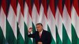 Orbán byl opět zvolen předsedou vládní strany Fidesz a hýřil sliby