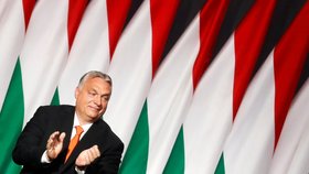 Orbán byl opět zvolen předsedou vládní strany Fidesz a hýřil sliby