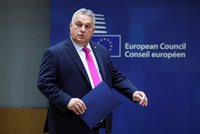 Orbán hrozí EU vetem na pomoc Ukrajině. Podle expertů mu jde o „vlastní“ pozastavené miliardy