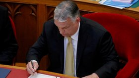 Maďarský premiér Viktor Orbán při skládání slibu (16. 5. 2022)