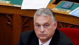 Maďarský premiér Viktor Orbán při skládání slibu (16. 5. 2022)