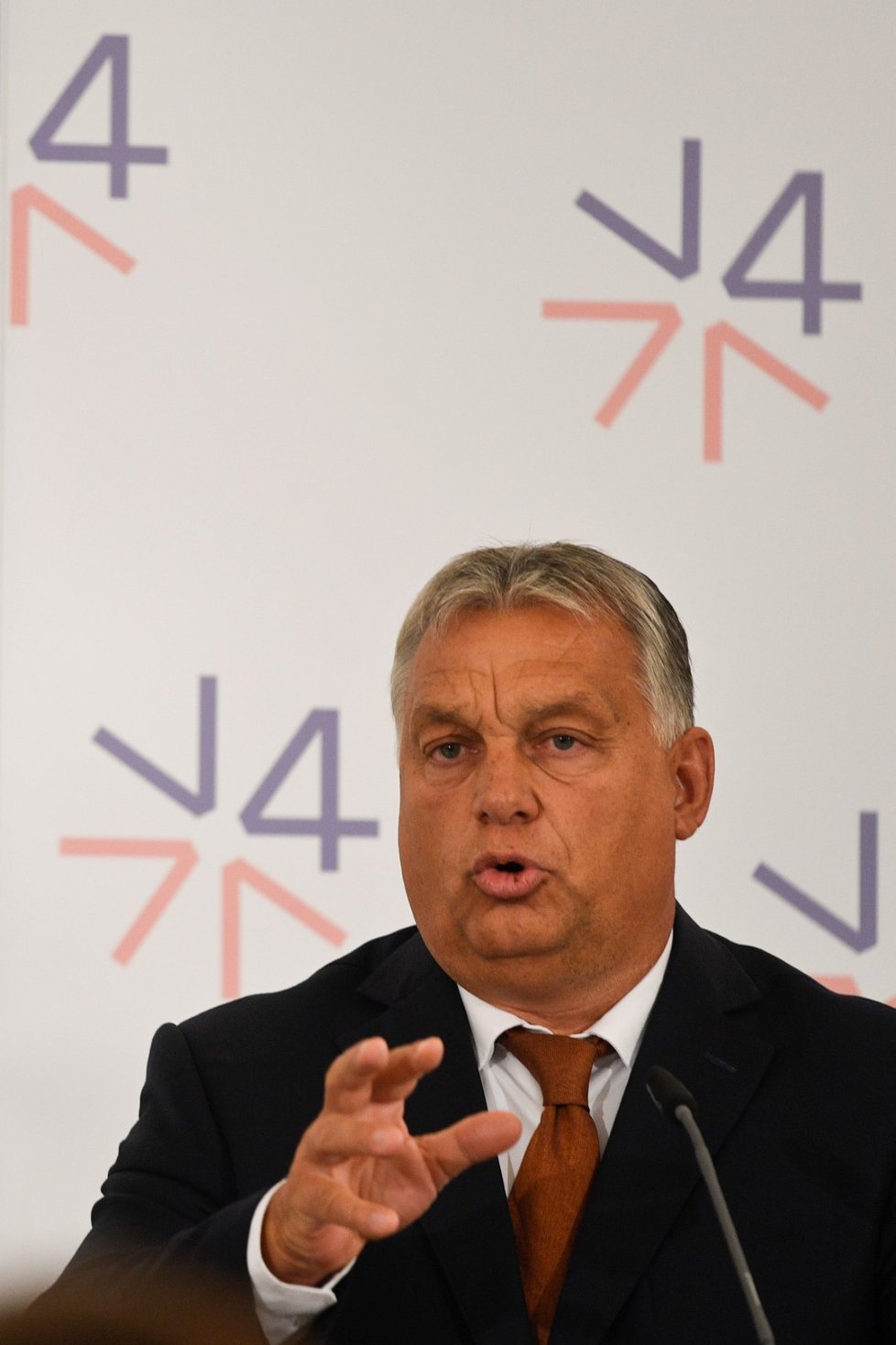 Maďarský premiér Viktor Orbán hovoří v Praze na tiskové konferenci po jednání premiérů zemí visegrádské skupiny s předsedy vlád zemí západní Balkánu (12. 9. 2019)