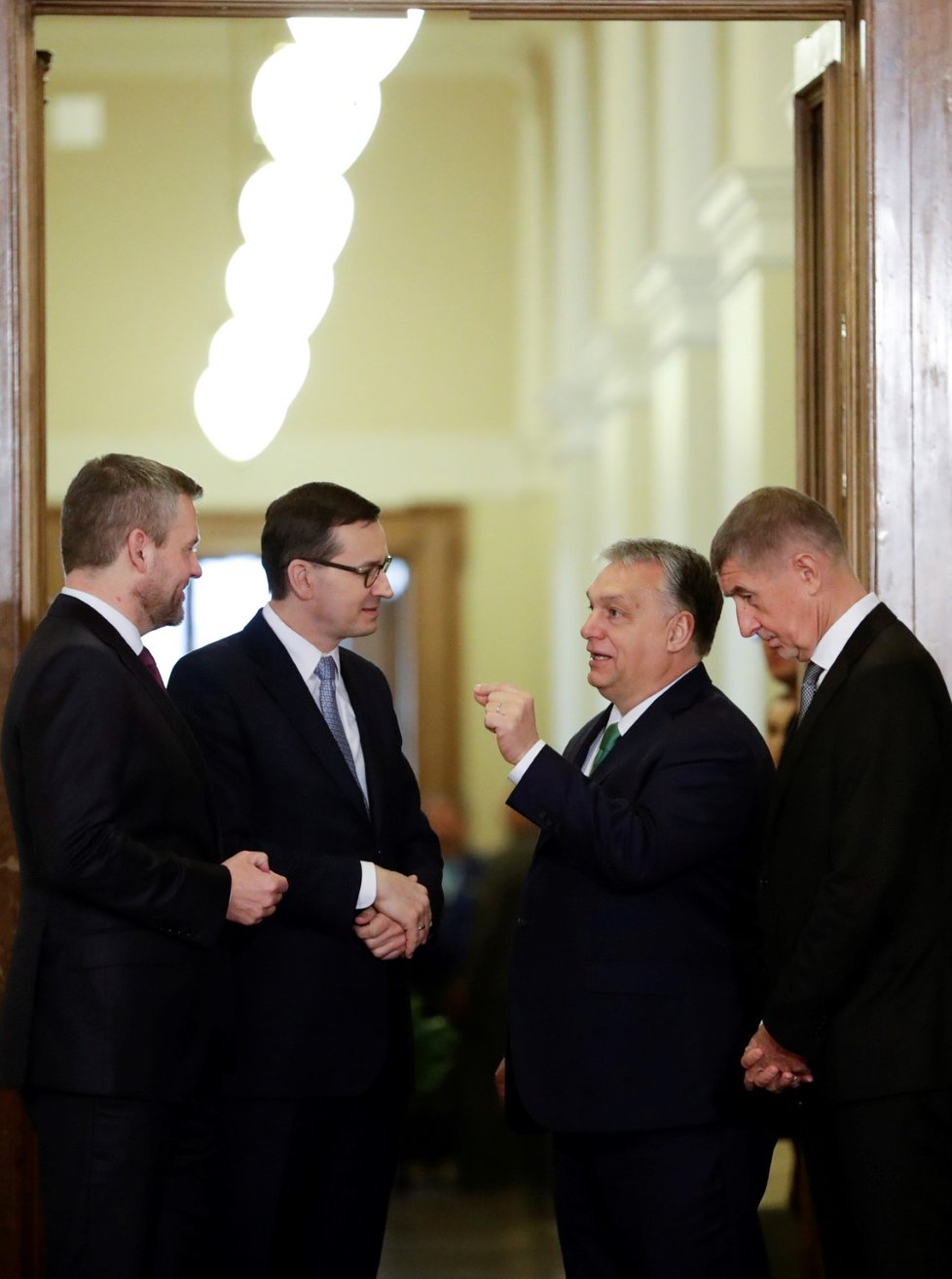 Maďarský premiér Viktor Orbán, slovenský premiér Peter Pellegrini, premiér České republiky Andrej Babiš a polský premiér Mateusz Morawiecki během summitu zemí Visegrádské skupiny (V4) a Rakouska v Národním muzeu v Praze. (16. 1. 2020)