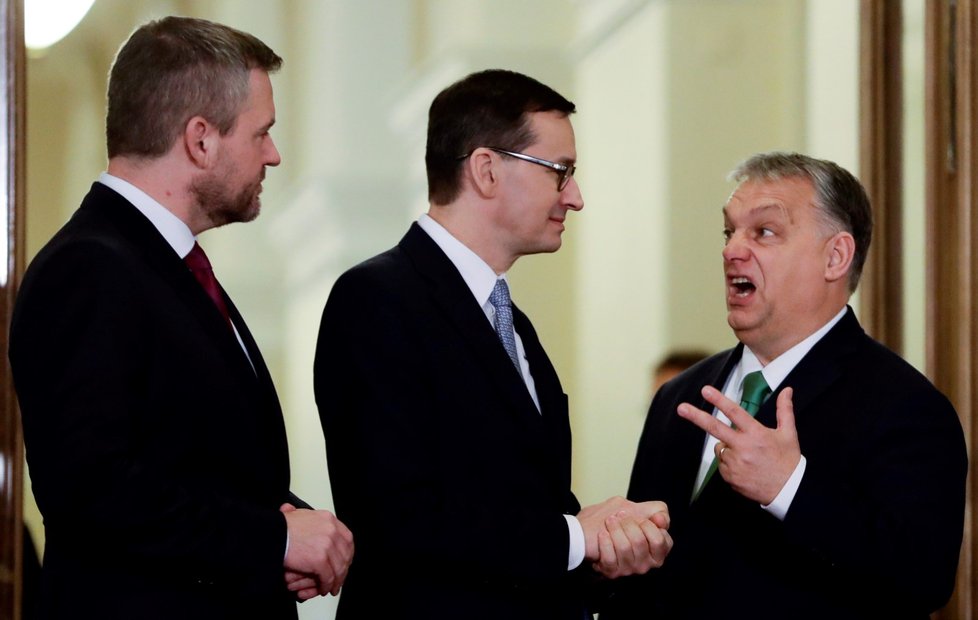 Maďarský premiér Viktor Orbán, slovenský premiér Peter Pellegrini a polský premiér Mateusz Morawiecki během summitu zemí Visegrádské skupiny (V4) a Rakouska v Národním muzeu v Praze. (16. 1. 2020)