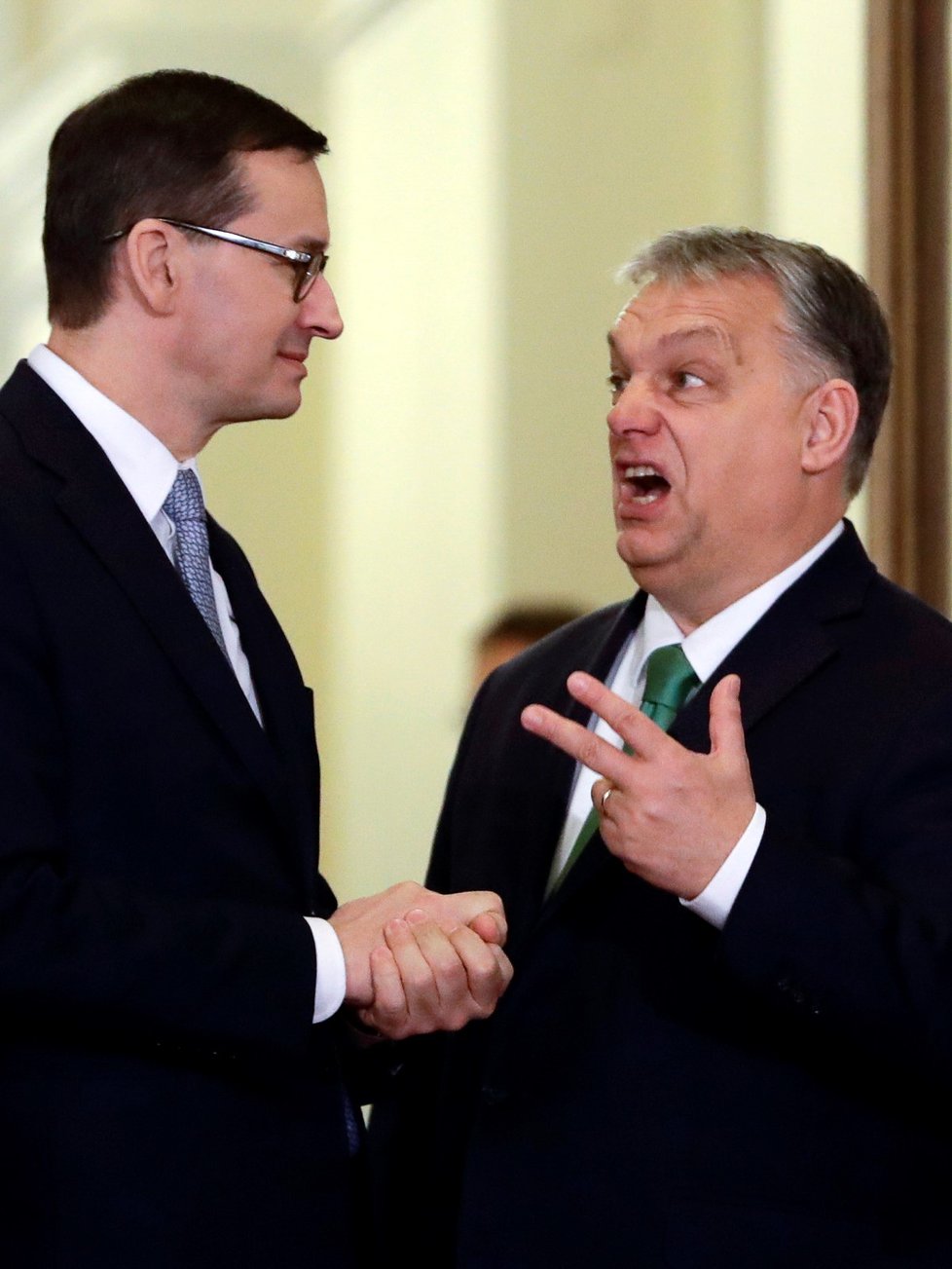 Maďarský premiér Viktor Orbán a polský premiér Mateusz Morawiecki během summitu zemí Visegrádské skupiny (V4) a Rakouska v Národním muzeu v Praze. (16. 1. 2020)