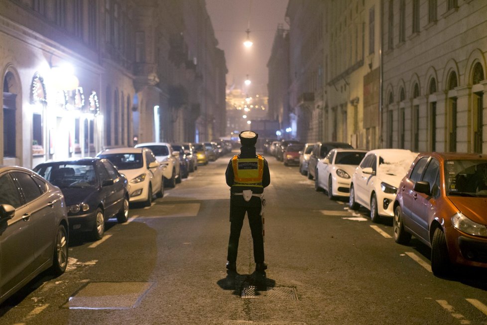 Na protivládní demonstraci v Budapešti se sešlo na 10 tisíc lidí. Protestující nyní žádají především zrušení zákona o přesčasech