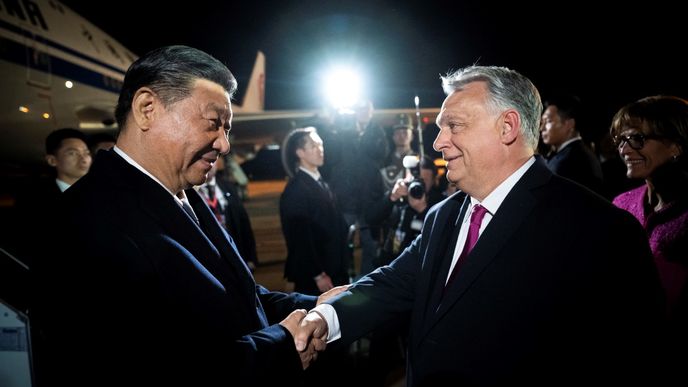 Čínský prezident Si Ťin-pching s maďarským premiérem Viktorem Orbánem v Budapešti Čínský prezident Si Ťin-pching s maďarským premiérem Viktorem Orbánem v Budapešti