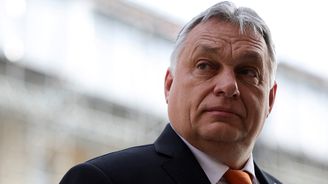 Brusel uvolnil Maďarsku část zmrazených peněz a pohrozil Slovákům