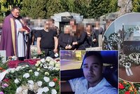 Viktorovi (†23) řekli v nemocnici, že simuluje, a pak zemřel, zlobila se rodina: Pohřbili ho v bílé rakvi