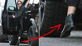 Victoria Beckham šokovala kolemjdoucí, když si obula boty bez podpatků.