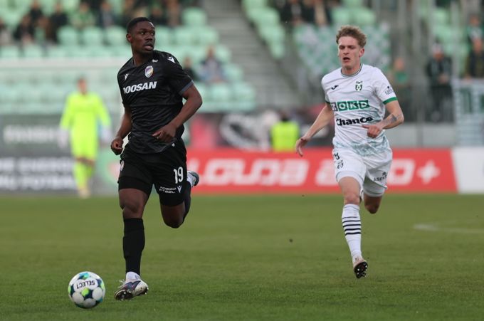 MOL Cup ONLINE: Karviná - Plzeň 2:0. Viktoria ztrácí! Labík zvýšil vedení domácích MOL Cup ONLINE: Karviná - Plzeň 2:0. Viktoria ztrácí! Labík zvýšil vedení domácích