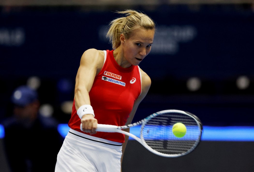 Viktorija Golubicová během zápasu s Marií Bouzkovou