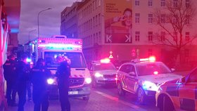 Ve Viktorinově ulici na Pankráci došlo k šarvátce mezi dvěma muži. Jeden skončil v nemocnici. (6. únor 2024)