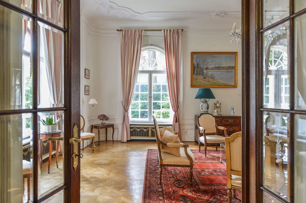 Luxusní vila v pražské Bubenči po belgických diplomatech je na prodej