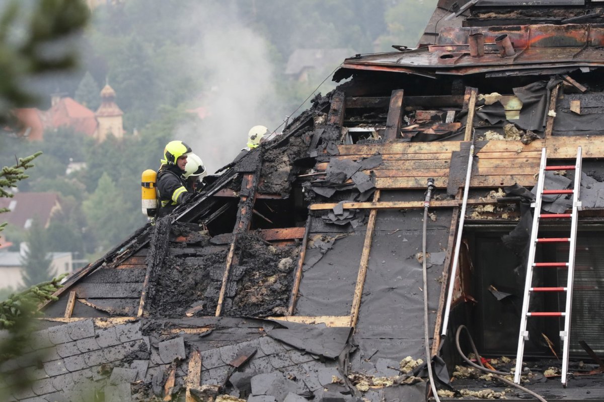 Vila Radovana Krejčíře v noci na 20. srpna 2019 hořela.