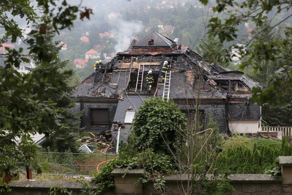 Bývalou vilu Radovana Krejčíře zasáhl v noci na 20. srpna 2019 požár.