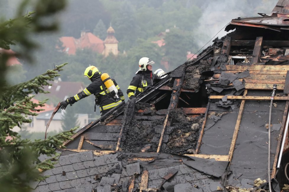 Vila Radovana Krejčíře v noci na 20. srpna 2019 hořela.