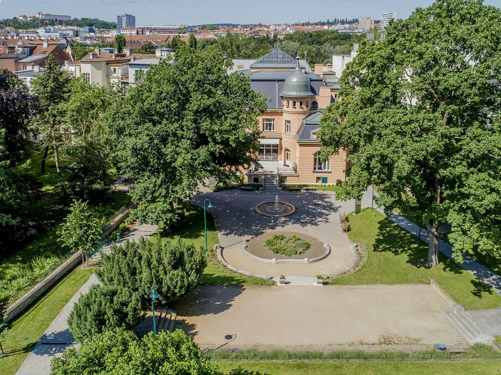 Vila Löw-Beer patří k nejznámnějším v Brně. Co se v ní odehrávalo v roce 1939 je přesto dodnes záhadou.