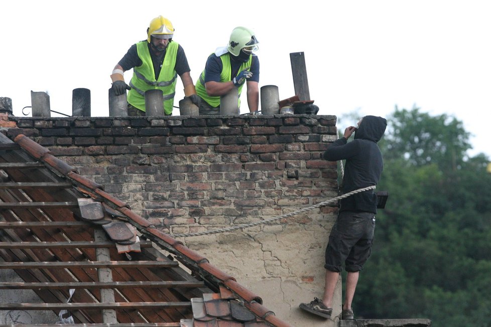 Vila Milada byla střety squatterů se složkami záchranného systému proslulá.