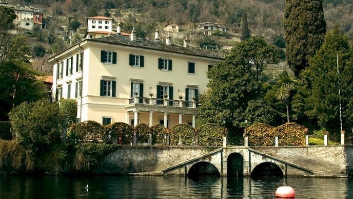 Vila Oleandra George Clooneyho v italském městě Laglio