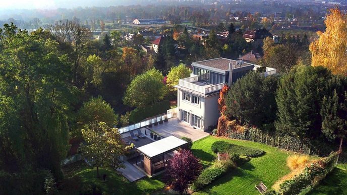 Vila v Troji se původně nabízela za více než 400 milionů korun. Vila v Troji se původně nabízela za více než 400 milionů korun.