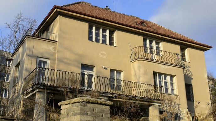 Vila v pražských Strašnicích, kterou koupil kancléř Vratislav Mynář od právníka Romana Janouška Víta Širokého.