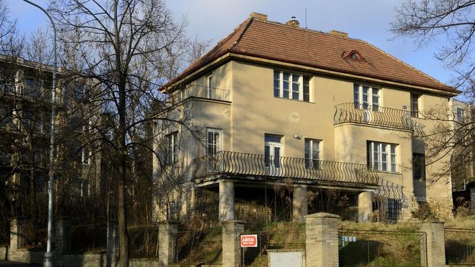 Vila v pražských Strašnicích, kterou Vratislav Mynář koupil od Romana Janouška