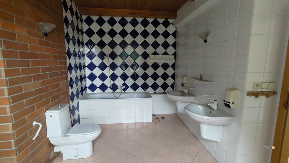 Zajímavá koupelna v prvorepublikové vile v Želízech.