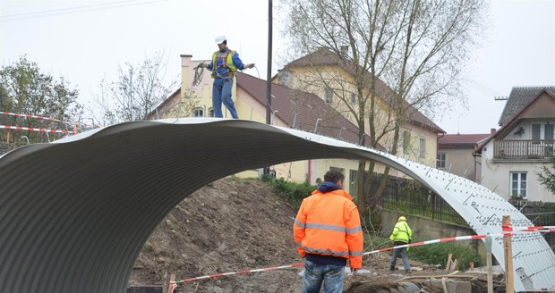 Příčina tragédie ve Vilémově? Firmy na stavbě mezi sebou nekomunikovaly!