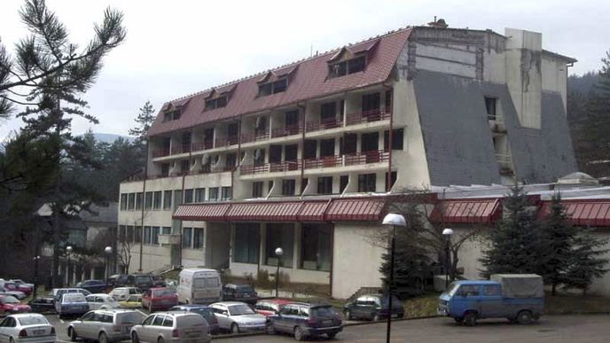 Hotel hrůzy Vilina Vlas, kde byly znásilňovány ženy a popravováni za bosenské války muži, pořád nabízí své služby.